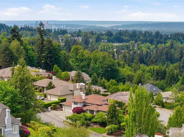 17288 SE 57th Place, Bellevue WA 98006