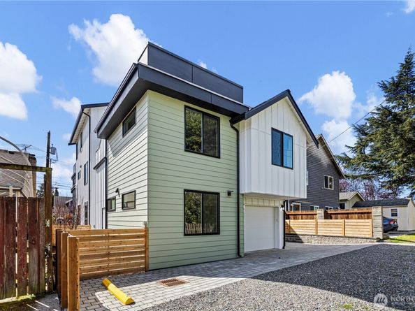 516 N 102nd Street, Seattle WA 98133
