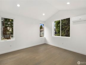 516 N 102nd Street, Seattle WA 98133