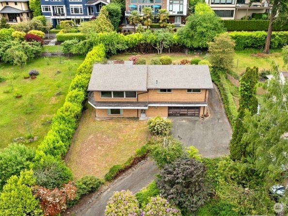 9510 Lake Washington Boulevard NE, Bellevue WA 98004