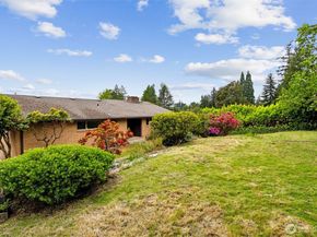 9510 Lake Washington Boulevard NE, Bellevue WA 98004