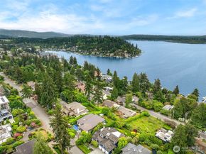 9510 Lake Washington Boulevard NE, Bellevue WA 98004