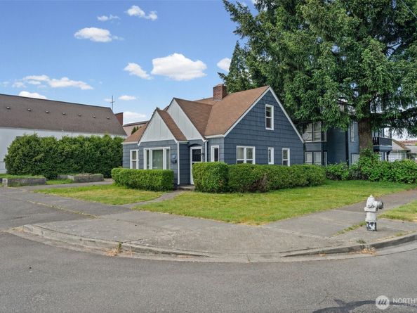 205 W Saar Street, Kent WA 98032