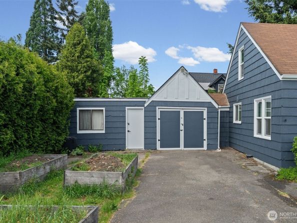 205 W Saar Street, Kent WA 98032