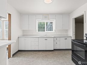 205 W Saar Street, Kent WA 98032