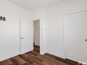 5257 Brooklyn Avenue NE, Seattle WA 98105