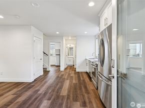 5257 Brooklyn Avenue NE, Seattle WA 98105