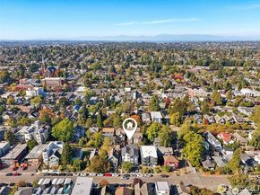 5257 Brooklyn Avenue NE, Seattle WA 98105