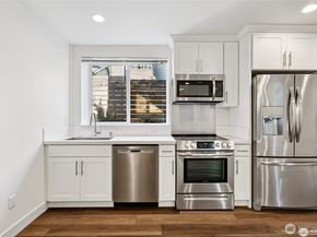 5257 Brooklyn Avenue NE, Seattle WA 98105