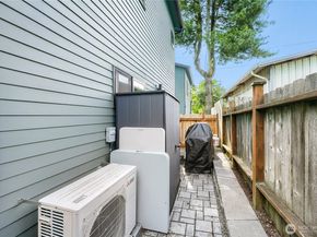 12534 C 5th Avenue NE, Seattle WA 98125