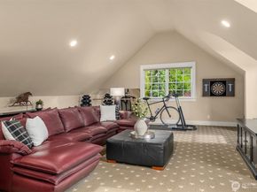 10910 NE 18th Place, Bellevue WA 98004