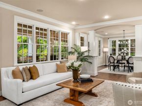 10910 NE 18th Place, Bellevue WA 98004