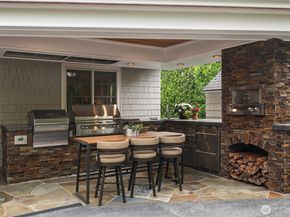 10910 NE 18th Place, Bellevue WA 98004