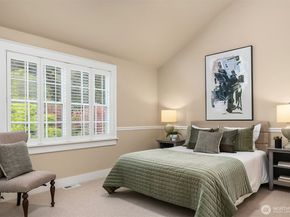 10910 NE 18th Place, Bellevue WA 98004