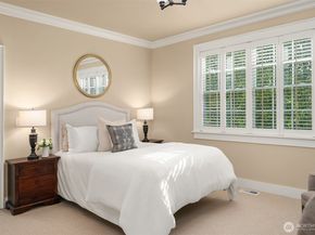 10910 NE 18th Place, Bellevue WA 98004