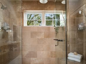 10910 NE 18th Place, Bellevue WA 98004