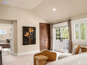 10910 NE 18th Place, Bellevue WA 98004