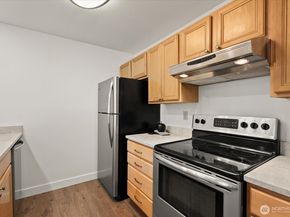 520 S 323rd Place 12E, Federal Way WA 98003