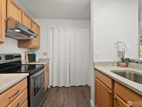 520 S 323rd Place 12E, Federal Way WA 98003