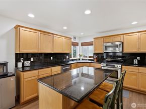 5208 NE 8th Court, Renton WA 98059