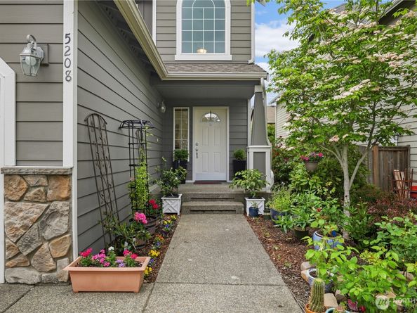 5208 NE 8th Court, Renton WA 98059