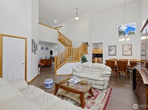 5208 NE 8th Court, Renton WA 98059