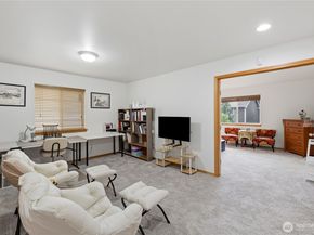 5208 NE 8th Court, Renton WA 98059