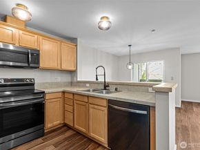 1931 23rd Place NE 202, Issaquah WA 98029