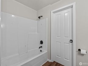 1931 23rd Place NE 202, Issaquah WA 98029