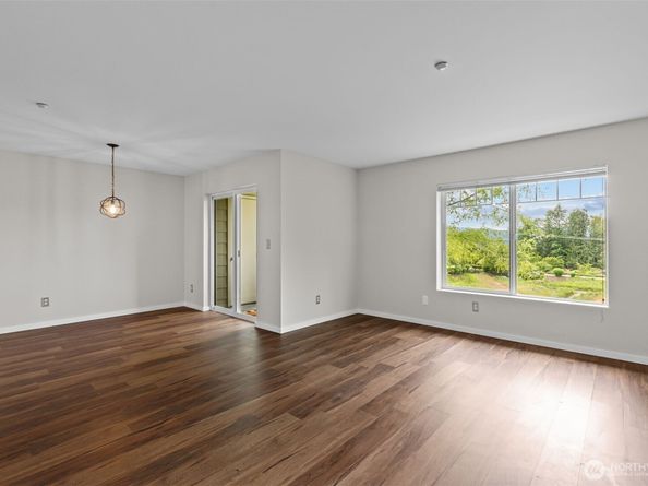 1931 23rd Place NE 202, Issaquah WA 98029