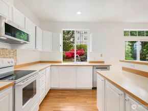 5301 164th Avenue SE, Bellevue WA 98006