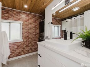 54 Sunnyhill Road W, Bremerton WA 98312