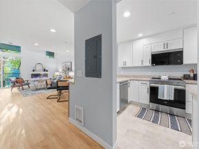 6439 NE 139th Avenue 30, Redmond WA 98052