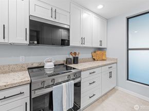 6439 NE 139th Avenue 30, Redmond WA 98052