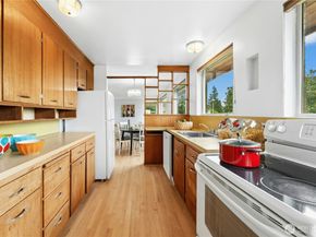 5803 Oberlin Avenue NE, Seattle WA 98105