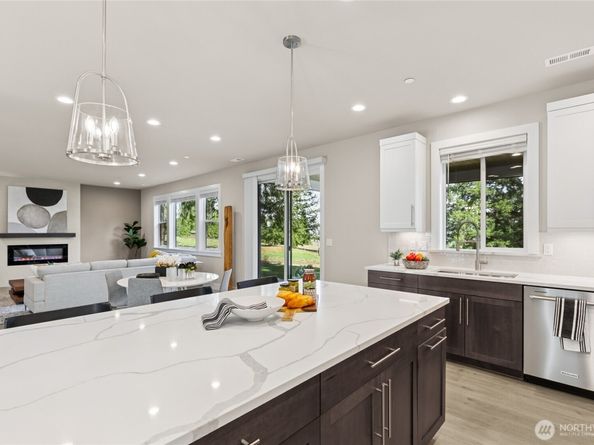 23642 SE 49th Street 1, Issaquah WA 98029