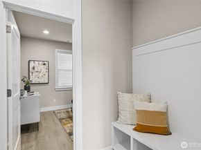 23642 SE 49th Street 1, Issaquah WA 98029