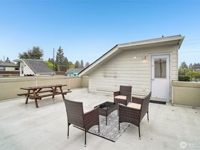 8297 5th Avenue NE, Seattle WA 98115