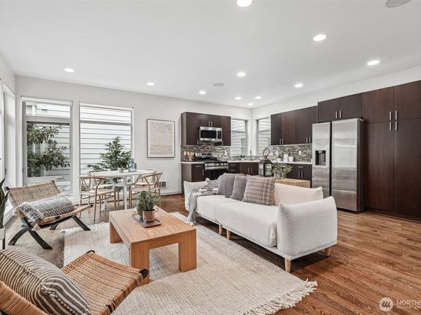8297 5th Avenue NE, Seattle WA 98115