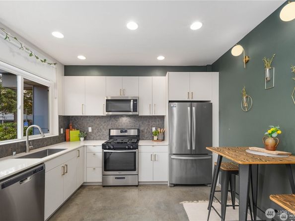 5936 S 36th Avenue F, Seattle WA 98118