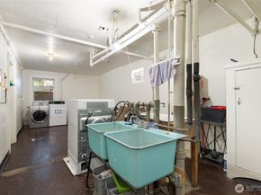 4725 15th Avenue NE 12, Seattle WA 98105