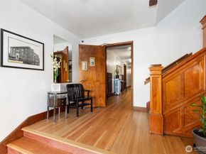 4725 15th Avenue NE 12, Seattle WA 98105