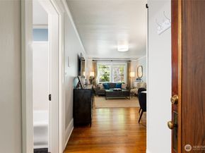 4725 15th Avenue NE 12, Seattle WA 98105