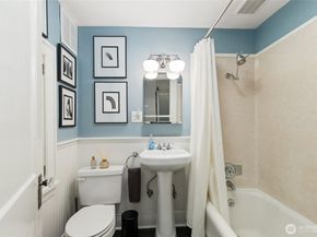 4725 15th Avenue NE 12, Seattle WA 98105