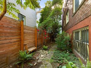 4725 15th Avenue NE 12, Seattle WA 98105