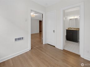 124 Warren Avenue N 208, Seattle WA 98109