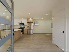 9002 15th Avenue SW A, Seattle WA 98106