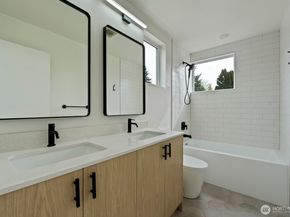9002 15th Avenue SW A, Seattle WA 98106