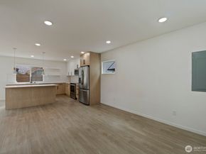 9002 15th Avenue SW A, Seattle WA 98106