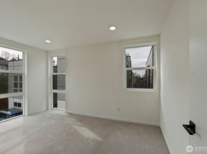 9002 15th Avenue SW A, Seattle WA 98106